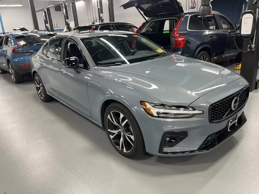 2024 Volvo S60 B5 Core photo 1