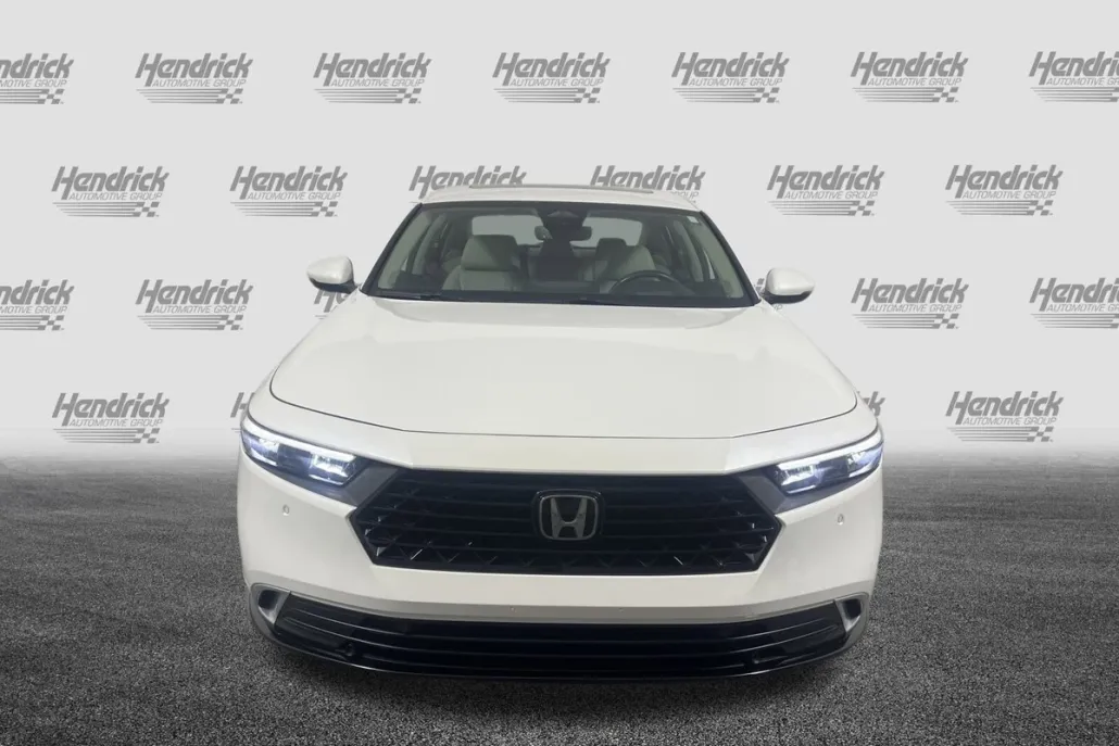 2023 Honda Accord Hybrid Touring photo 1