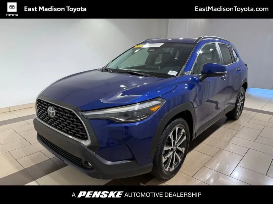 2023 Toyota Corolla Cross XLE photo 1