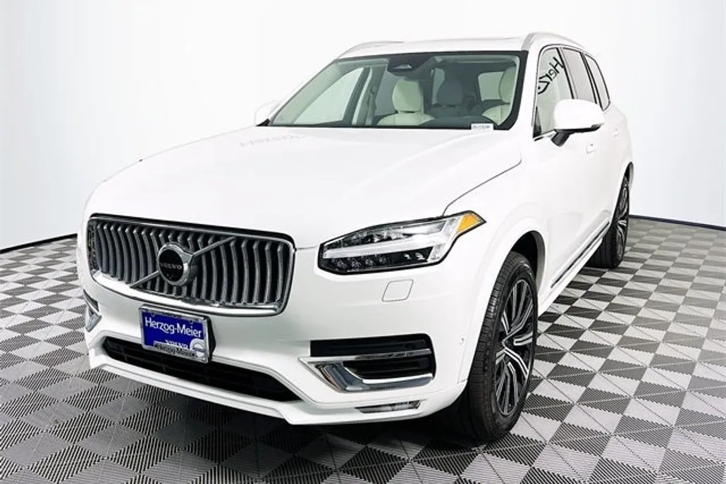 2025 Volvo XC90 Plus photo 1