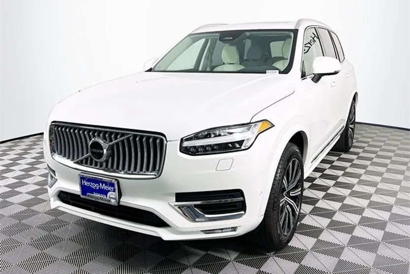 2025 Volvo XC90 Plus photo 1