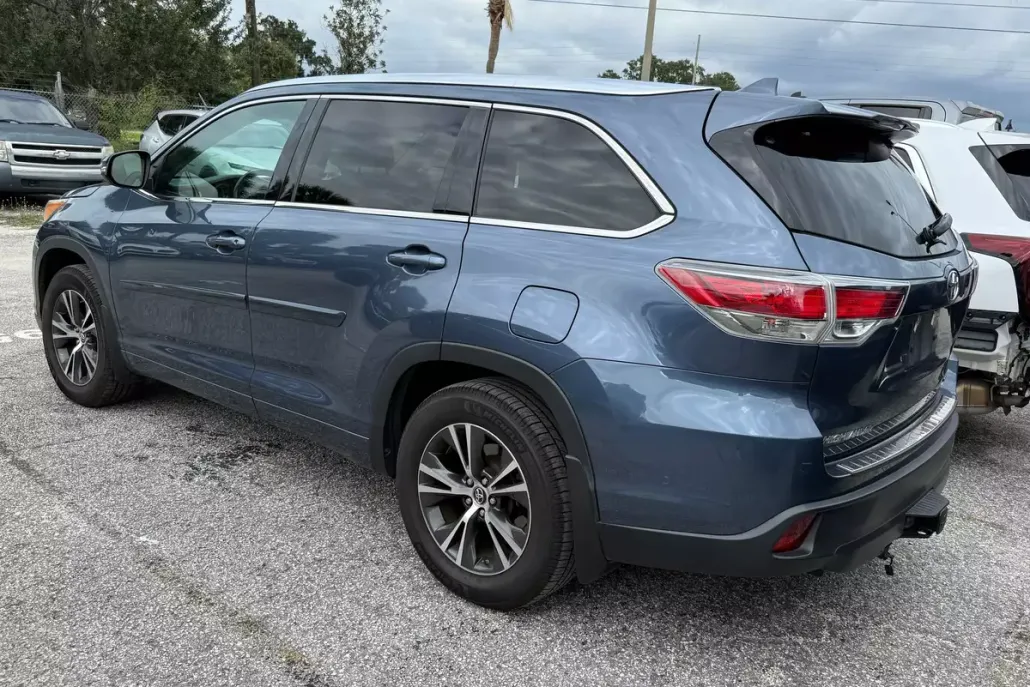 2016 Toyota Highlander XLE photo 1