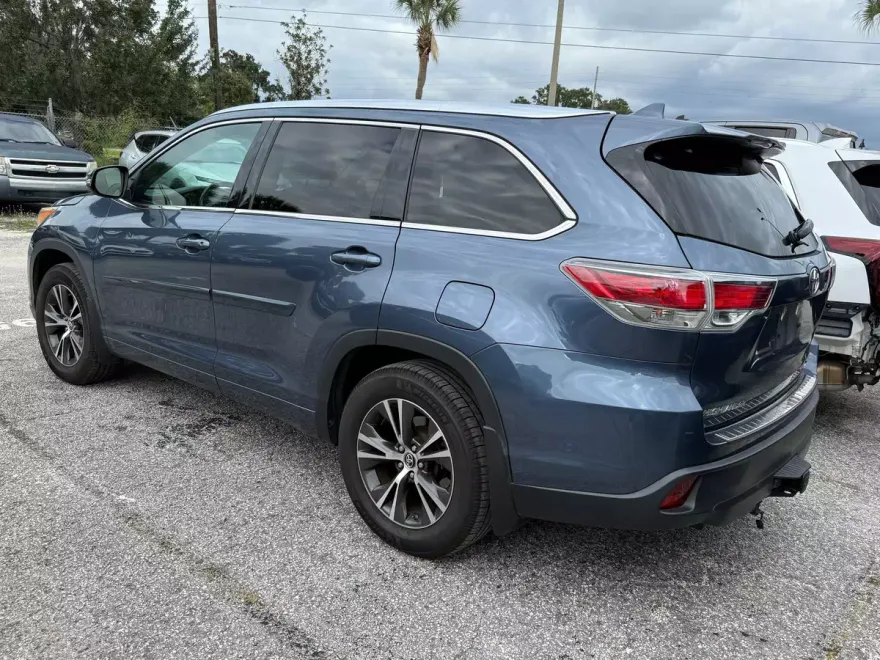 2016 Toyota Highlander XLE photo 1