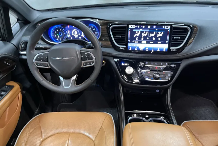 2022 Chrysler Pacifica Pinnacle photo 1
