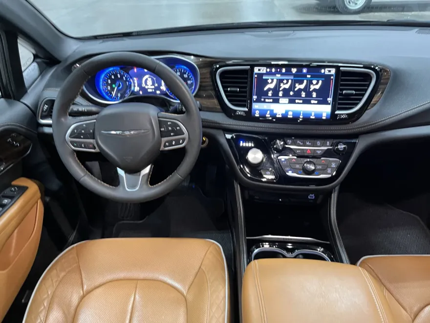 2022 Chrysler Pacifica Pinnacle photo 1