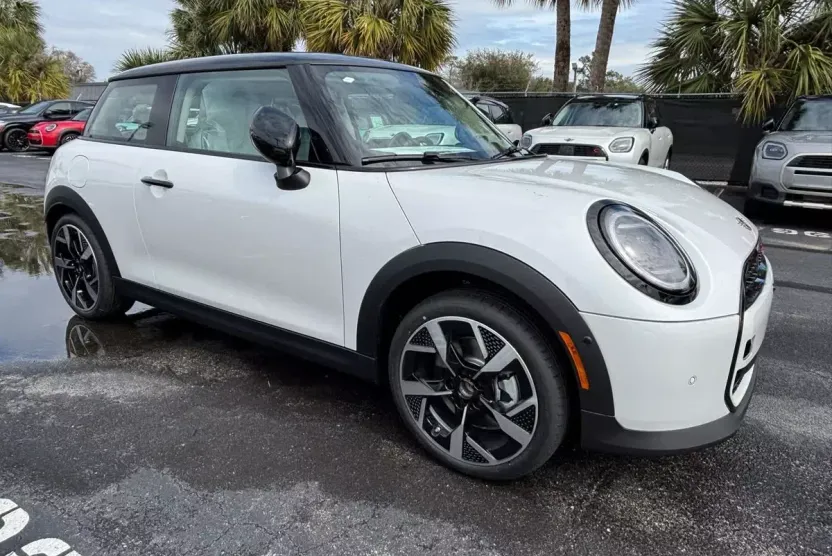 2025 Mini Cooper 2 Door Hardtop S Iconic photo 1