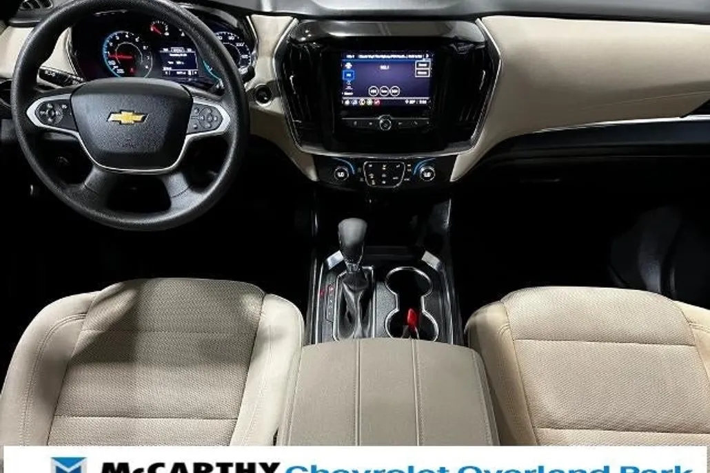 2023 Chevrolet Traverse LS photo 1