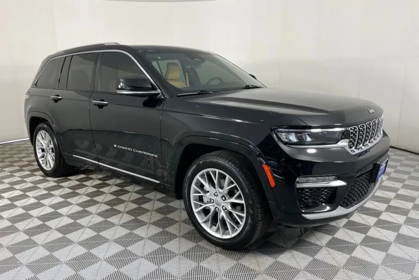 2023 Jeep Grand Cherokee Summit photo 1