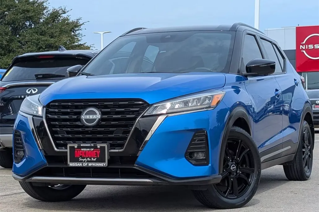 2023 Nissan Kicks SR photo 1