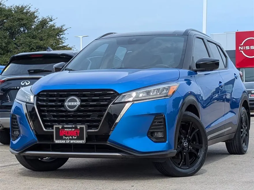 2023 Nissan Kicks SR photo 1