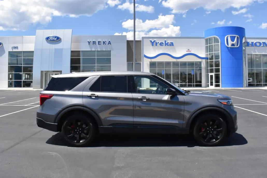 2022 Ford Explorer ST photo 1