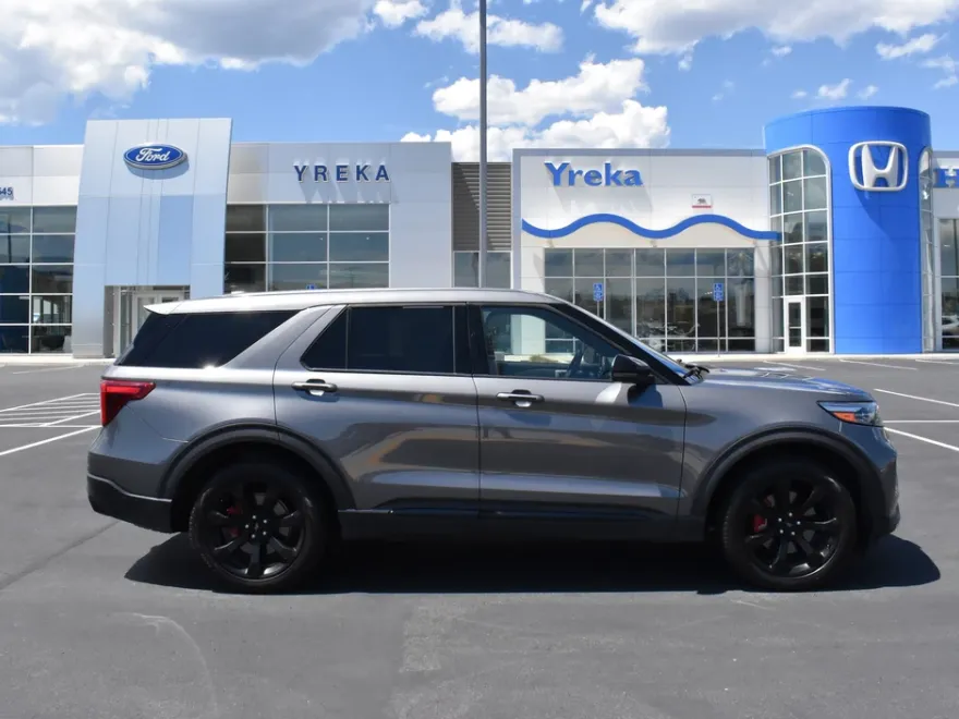2022 Ford Explorer ST photo 1