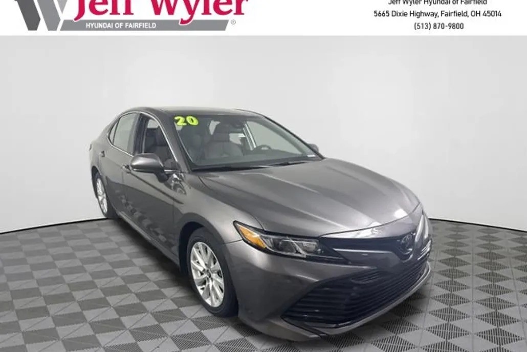 2020 Toyota Camry LE photo 1