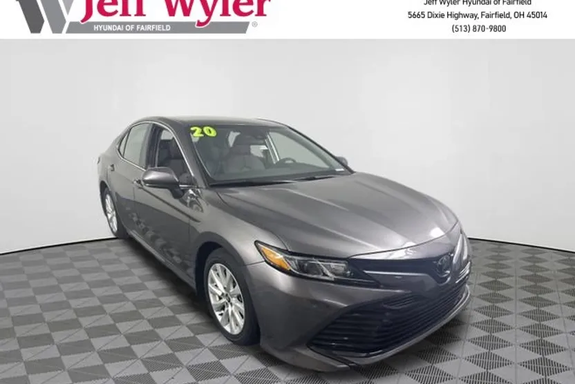 2020 Toyota Camry LE photo 1