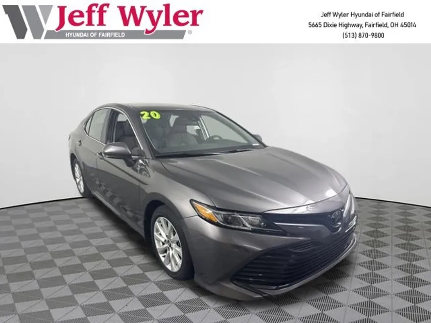 2020 Toyota Camry LE photo 1