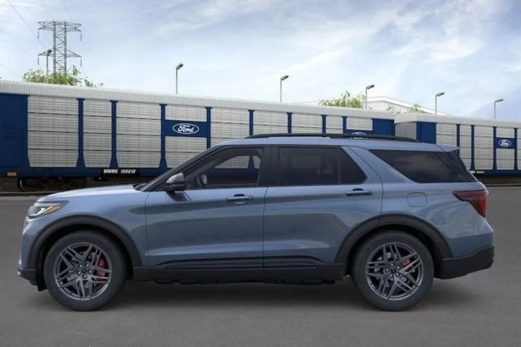 2025 Ford Explorer ST photo 1