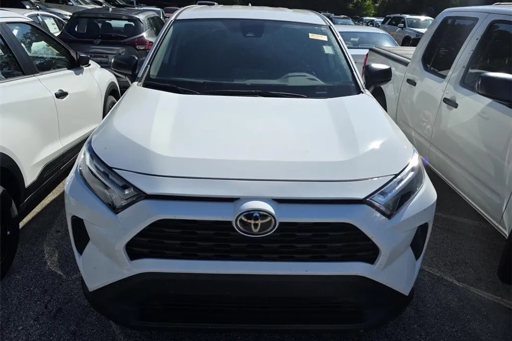 2023 Toyota RAV4 LE photo 1