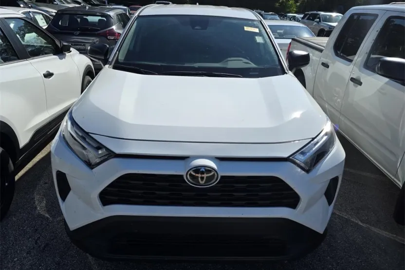 2023 Toyota RAV4 LE photo 1