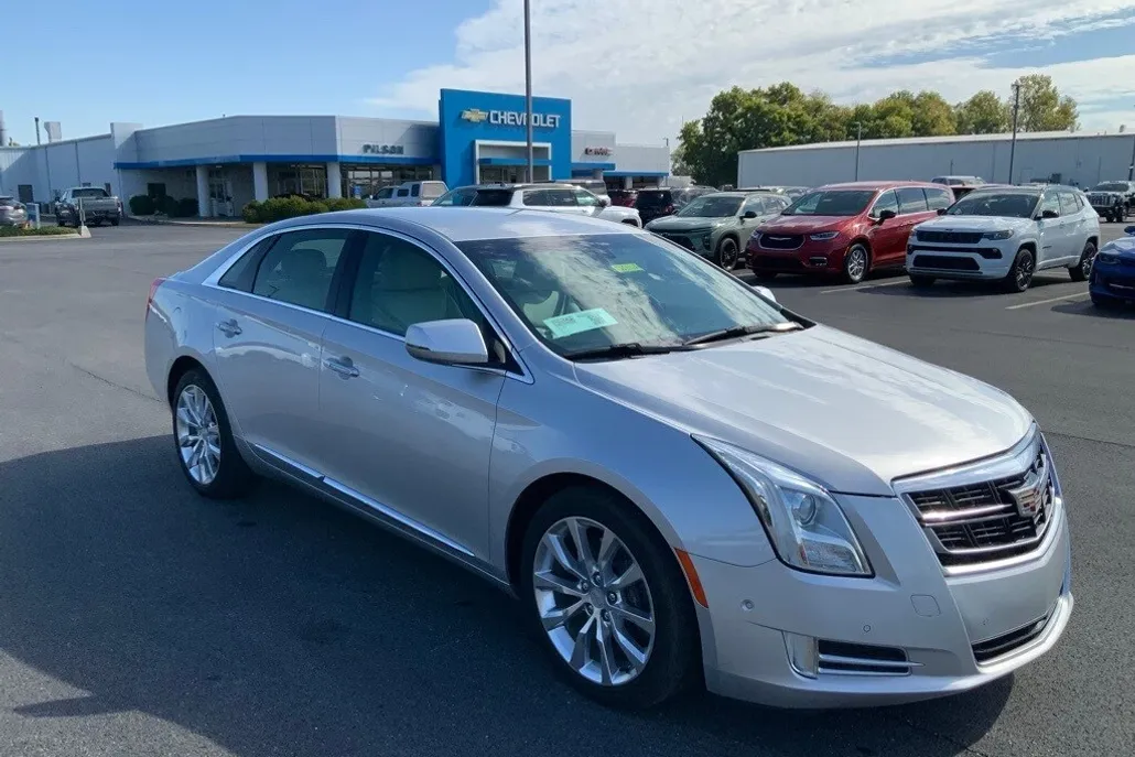 2017 Cadillac XTS Luxury photo 1
