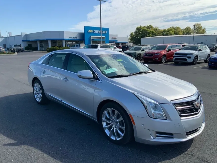 2017 Cadillac XTS Luxury photo 1