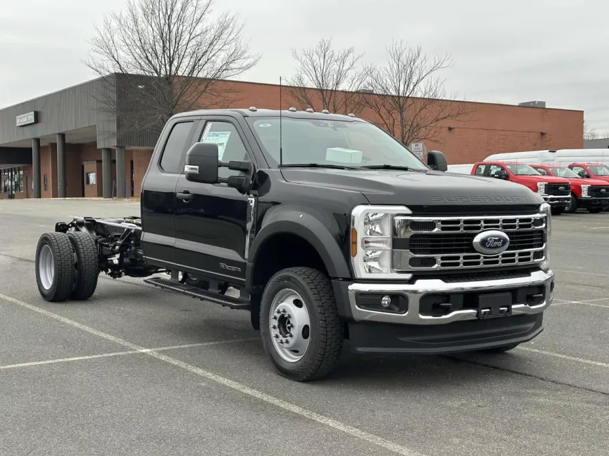 2025 Ford F-550 XL photo 1
