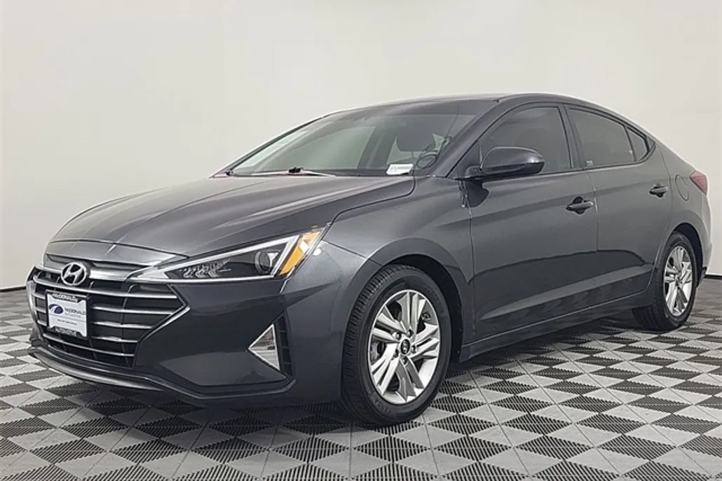 2020 Hyundai Elantra SEL photo 1