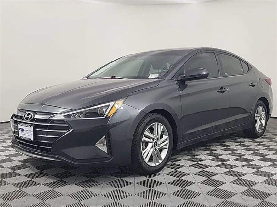 2020 Hyundai Elantra SEL photo 1