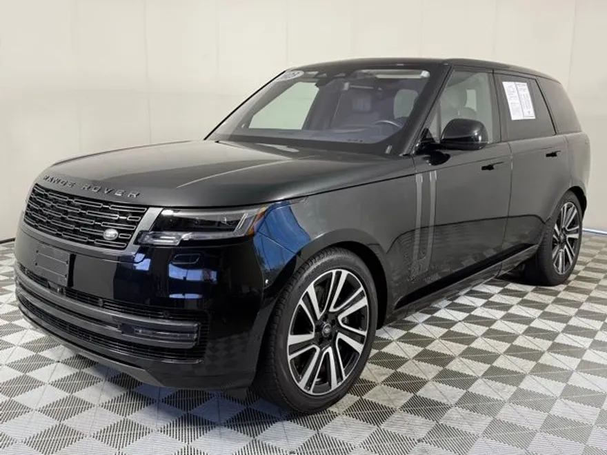 2023 Land Rover Range Rover SE photo 1