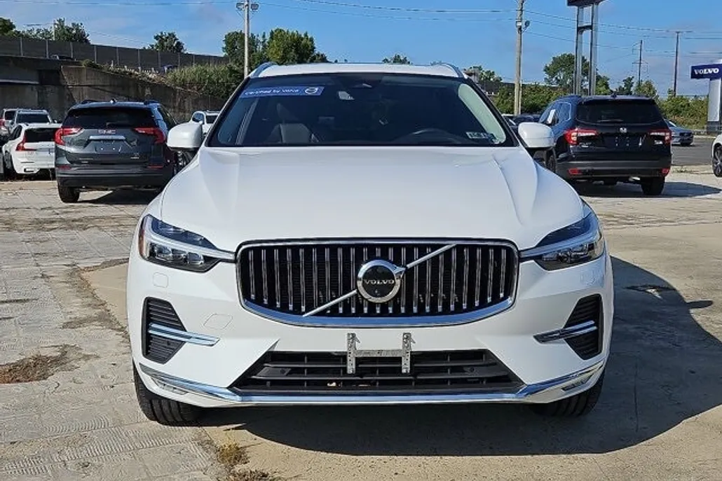 2022 Volvo XC60 B5 Inscription photo 1