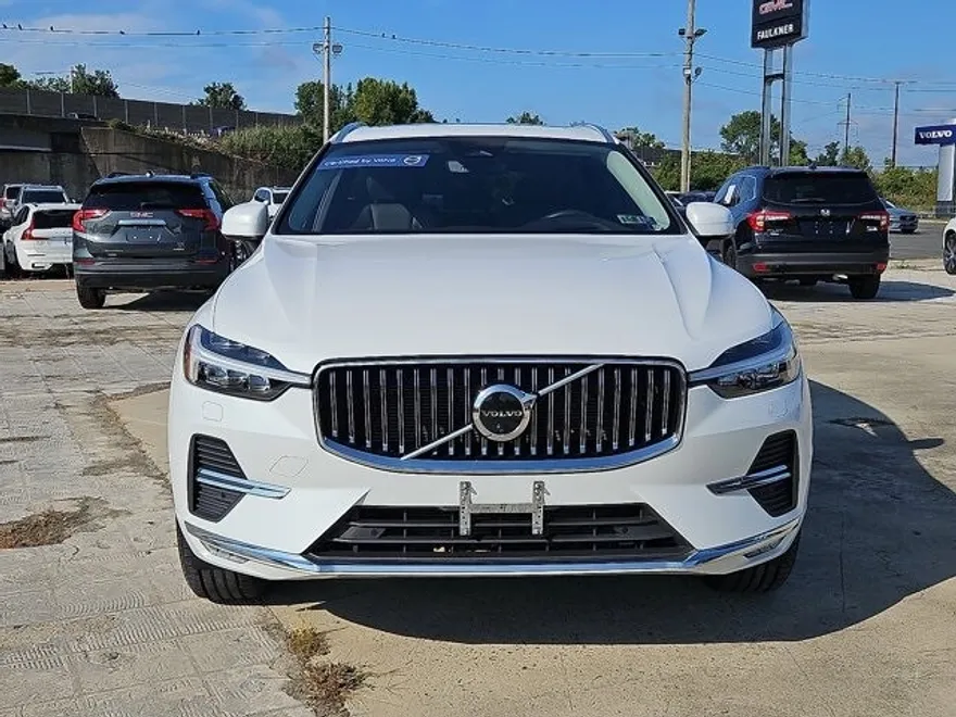 2022 Volvo XC60 B5 Inscription photo 1