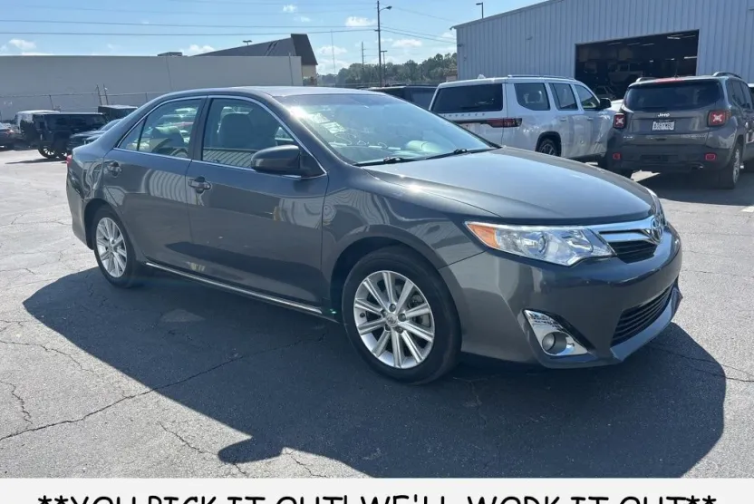 2013 Toyota Camry XLE photo 1