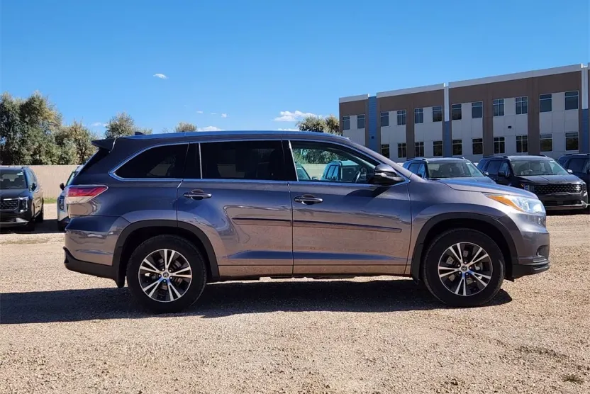 2016 Toyota Highlander XLE photo 1