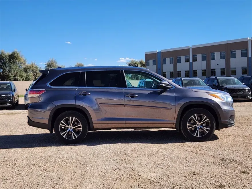 2016 Toyota Highlander XLE photo 1