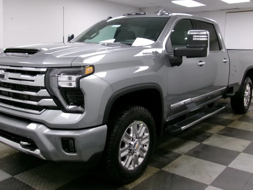 2025 Chevrolet Silverado 2500HD High Country photo 1