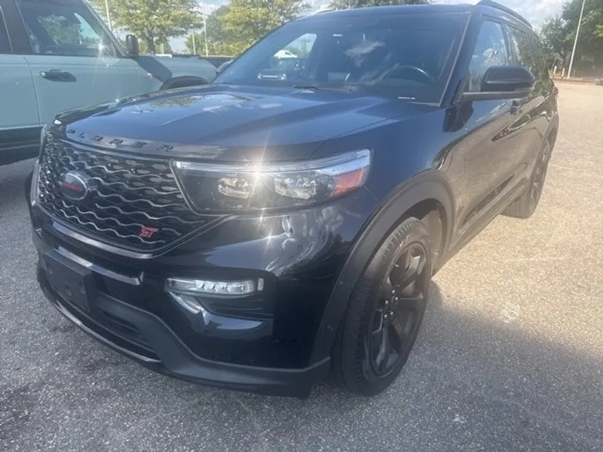2022 Ford Explorer ST photo 1