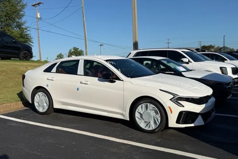 2026 Kia K5 GT-Line photo 1