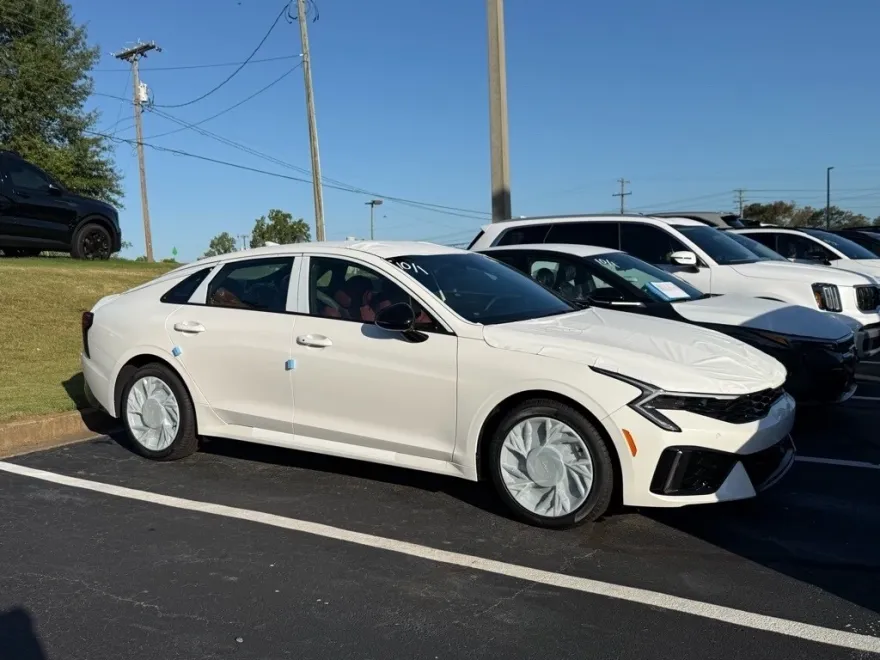 2026 Kia K5 GT-Line photo 1