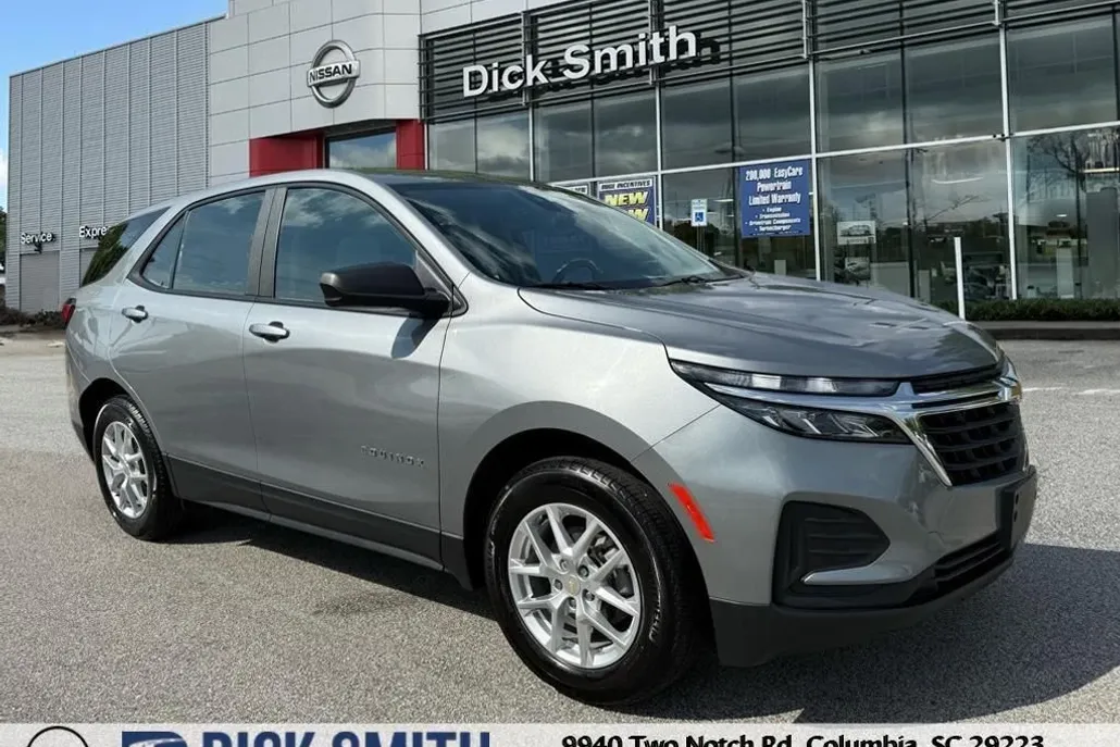 2023 Chevrolet Equinox LS photo 1