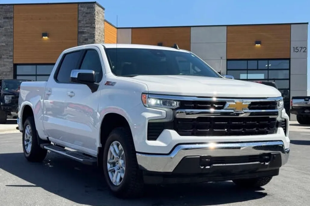 2023 Chevrolet Silverado 1500 LT photo 1