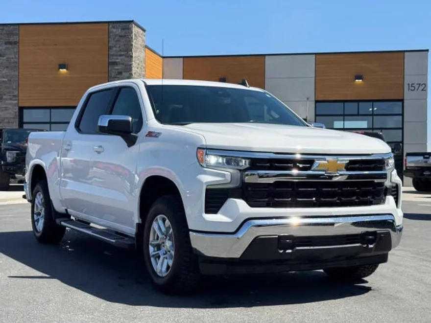 2023 Chevrolet Silverado 1500 LT photo 1
