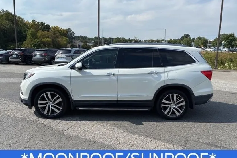 2017 Honda Pilot Touring photo 1