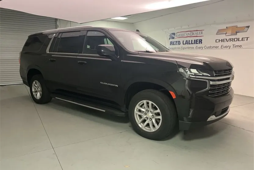 2023 Chevrolet Suburban LT photo 1