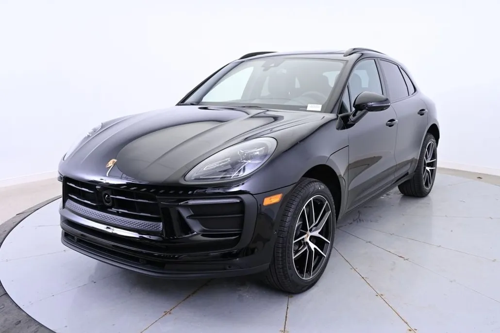 2025 Porsche Macan Base photo 1