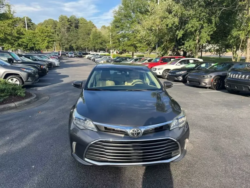 2018 Toyota Avalon Limited photo 1