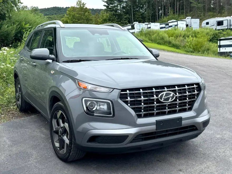 2023 Hyundai Venue SEL photo 1