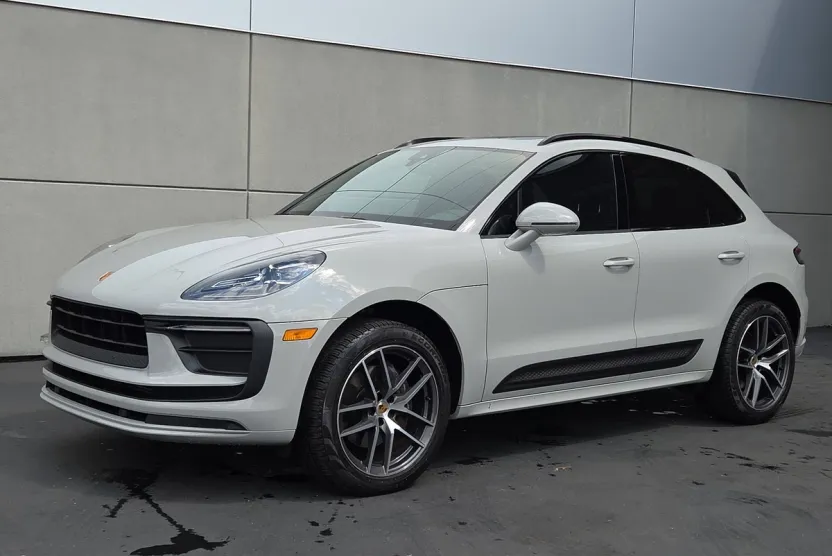 2022 Porsche Macan photo 1