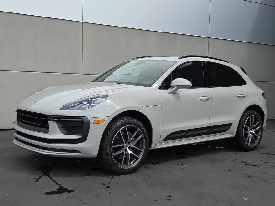 2022 Porsche Macan photo 1
