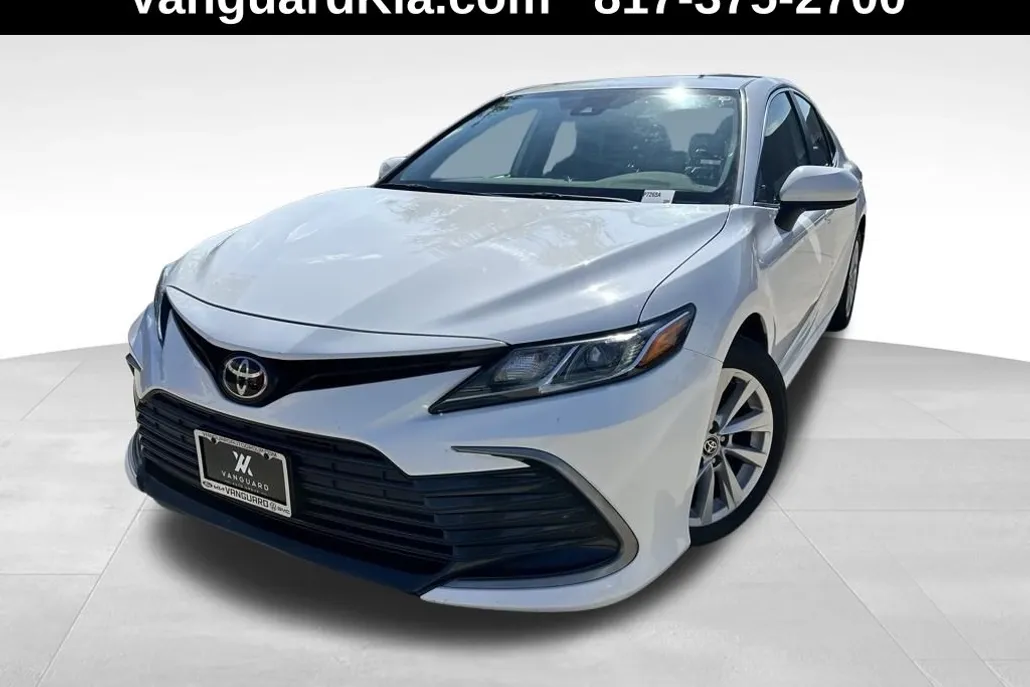 2022 Toyota Camry LE photo 1