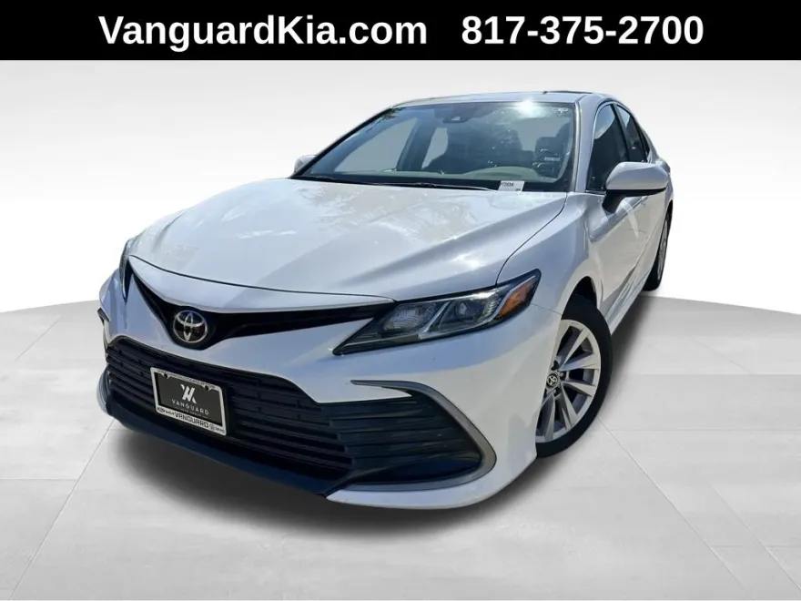 2022 Toyota Camry LE photo 1