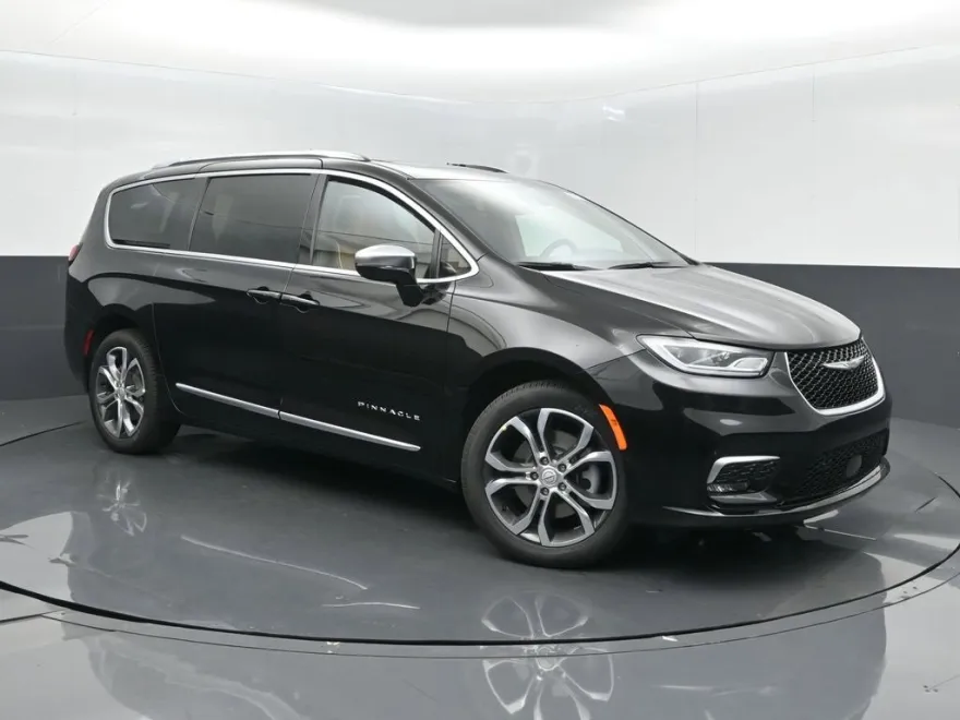 2026 Chrysler Pacifica Pinnacle photo 1